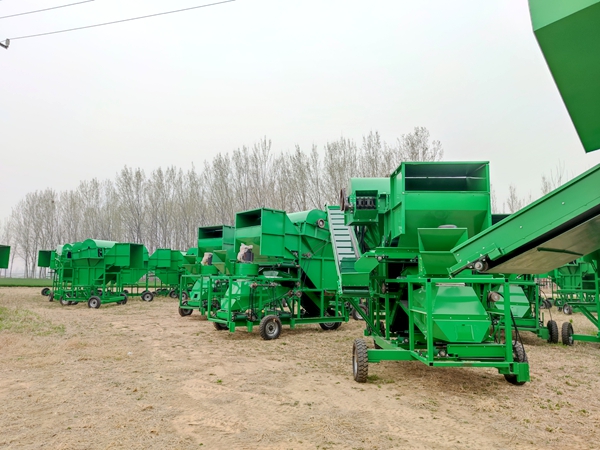 2022年大型花生摘果機